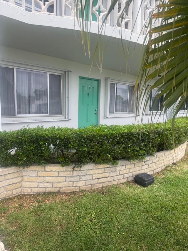 2381 SUNSET Avenue 117, Lake Worth Beach, FL 33461