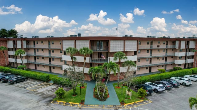 2800 NW 47TH Terrace 203B, Lauderdale Lakes, FL 33313