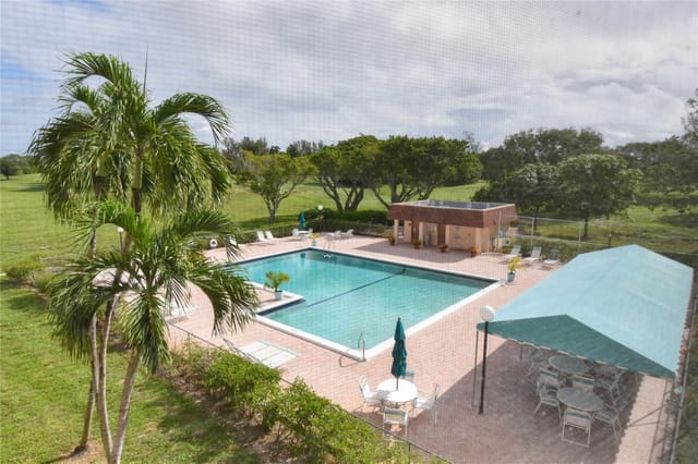 6100 NW 2ND Avenue 323, Boca Raton, FL 33487