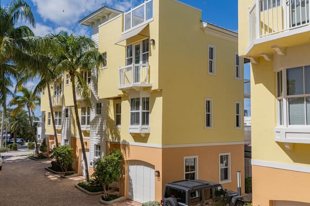 4332 SEAGRAPE Drive 6, Lauderdale-By-The-Sea, FL 33308