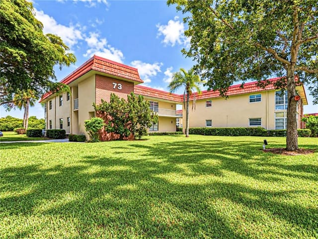 73 ROYAL OAK Court 206, Vero Beach, FL 32962