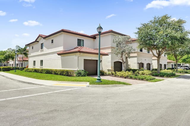 4208 N DIXIE Highway 25, Oakland Park, FL 33334