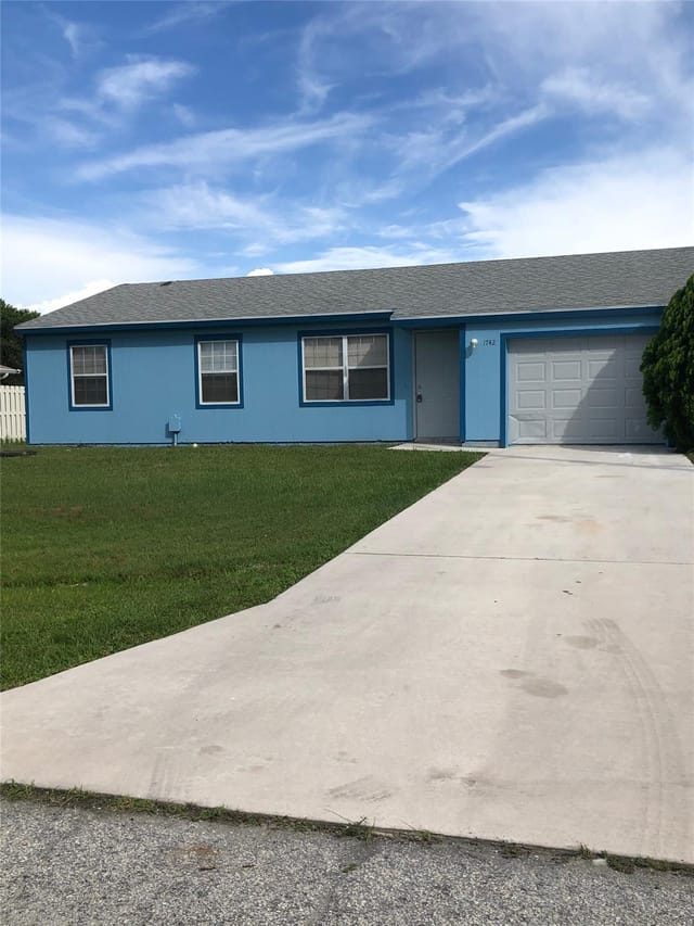 1742 SE NORTH BUTTONWOOD Drive, Port St. Lucie, FL 34952