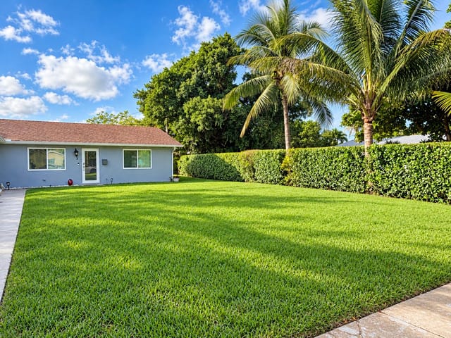 4136 LINDA Lane 3, Palm Springs, FL 33406
