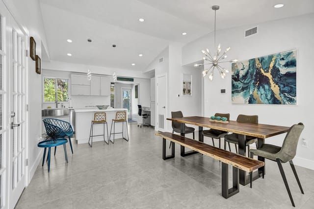 1100 NE 17TH Way, Fort Lauderdale, FL 33304