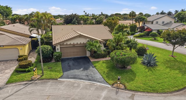 5743 Lakeview Mews Circle, Boynton Beach, FL 33437