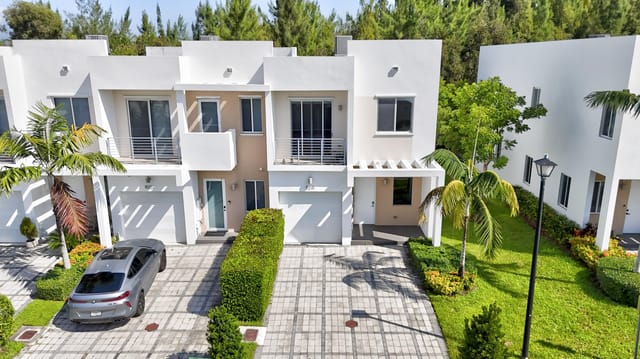 10241 NW 72ND Terrace, Doral, FL 33178