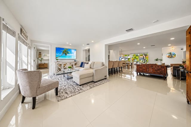 LIVING AREAS