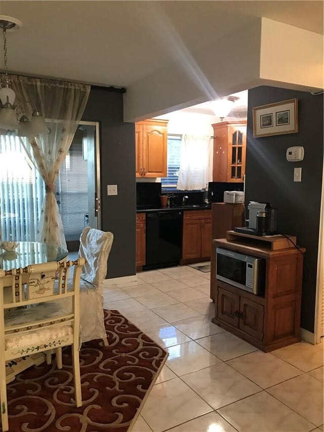 941 CRYSTAL LAKE Drive 105, Deerfield Beach, FL 33064