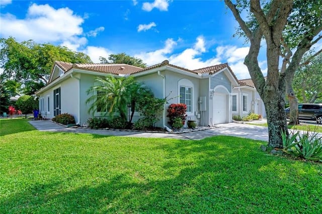 4639 SW 12TH Place, Deerfield Beach, FL 33442