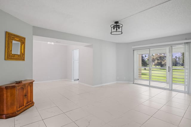 3951 Via Poinciana 211, Lake Worth, FL 33467