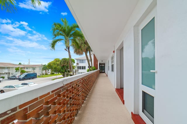2050 NE 39th Street Unit 209e, Lighthouse Point, FL 33064