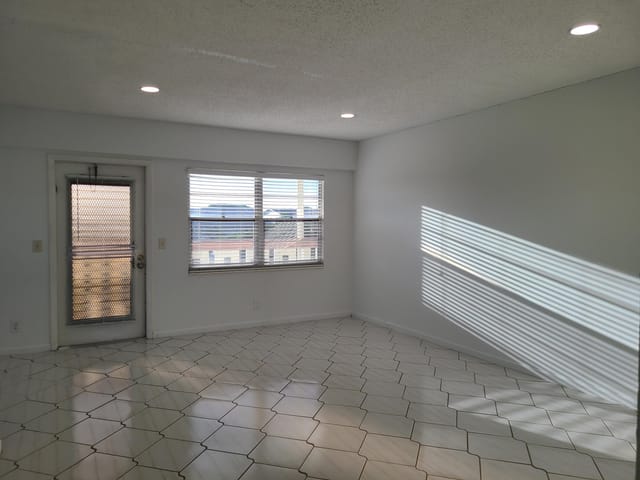 239 PRESTON F Way, Boca Raton, FL 33434