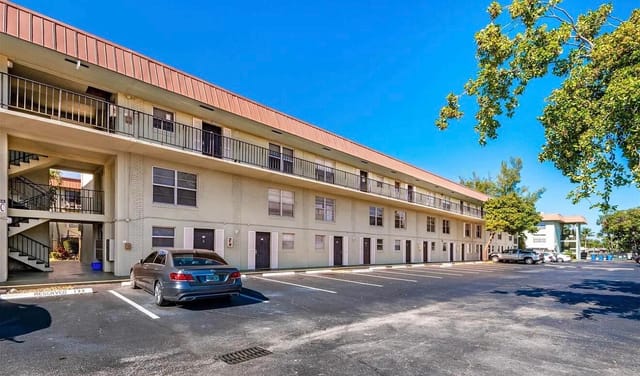 801 W Oakland Park Boulevard B10, Oakland Park, FL 33311