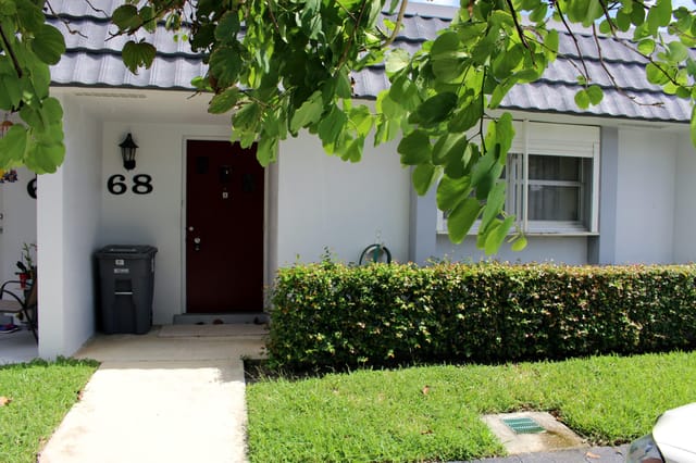 2886 Fernley Drive E 68, West Palm Beach, FL 33415