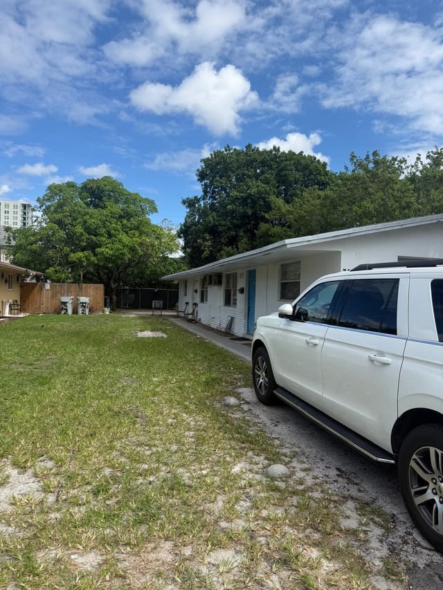 711 SW 7th Street 1-2, Pompano Beach, FL 33060