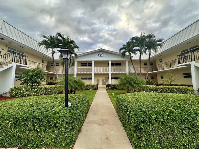 25 COLONIAL CLUB Drive 103, Boynton Beach, FL 33435