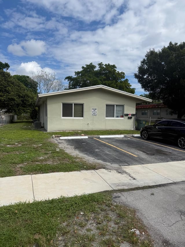 219 NW 40th Court 1-3, Oakland Park, FL 33309