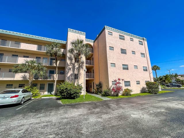 4281 NW 41ST Street 320, Lauderdale Lakes, FL 33319