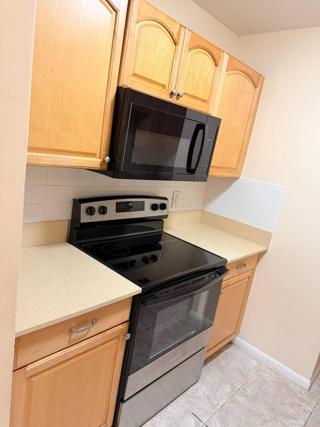 1020 CRYSTAL LAKE Drive 209, Deerfield Beach, FL 33064