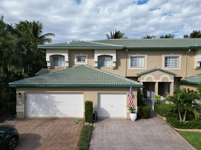 7986 EXETER Boulevard W 101, Tamarac, FL 33321