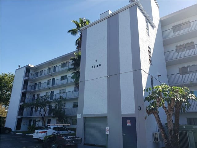 8540 N SHERMAN Circle 201, Miramar, FL 33025
