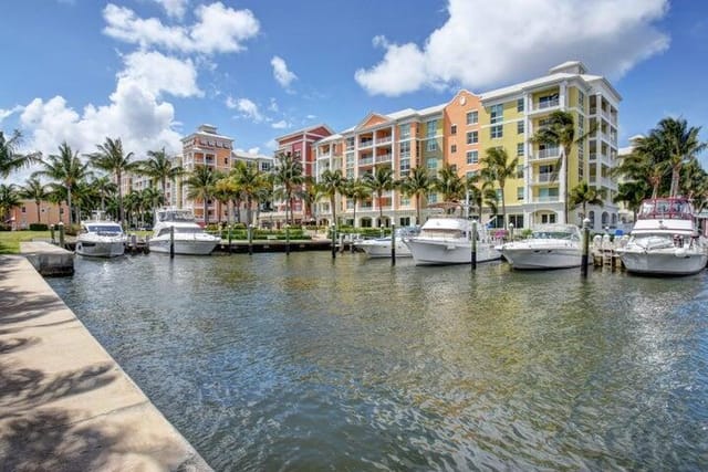 806 E WINDWARD Way 301, Lantana, FL 33462