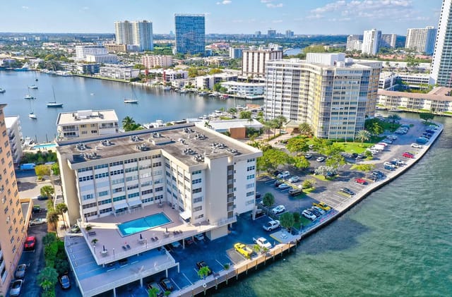 111 Golden Isles Drive D2, Hallandale Beach, FL 33009