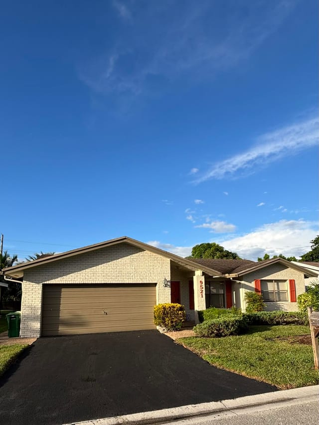 9521 NW 83rd Street, Tamarac, FL 33321