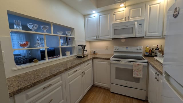 2880 LAKE OSBORNE Drive 109, Lake Worth Beach, FL 33461