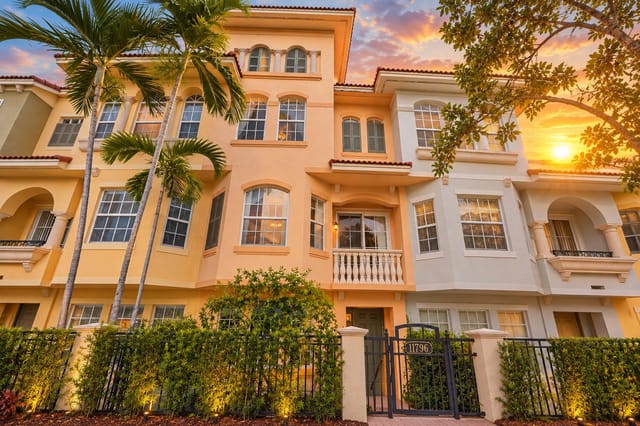 11796 Valencia Gardens Avenue, Palm Beach Gardens, FL 33410