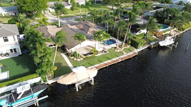 1005 COUNTRY CLUB Drive, North Palm Beach, FL 33408
