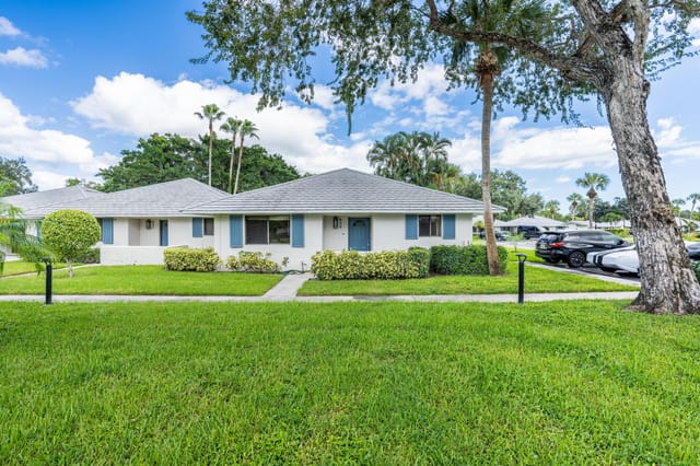 828 CLUB Drive, Palm Beach Gardens, FL 33418