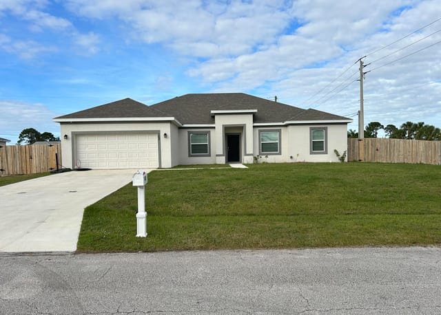 103 SW GROVE Avenue, Port St. Lucie, FL 34983