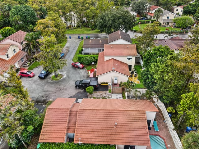 04-neighborhood-drone-dji_fly_20261023_1
