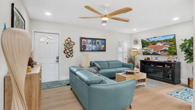 09-entry-living-DSC03864