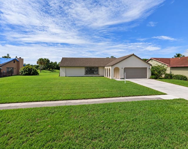 1872 SE ENFIELD Avenue, Port St. Lucie, FL 34952