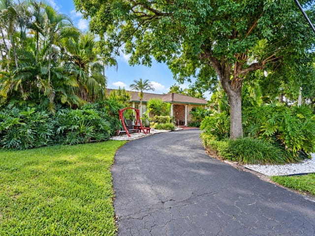 937 W Tropical Way, Plantation, FL 33317