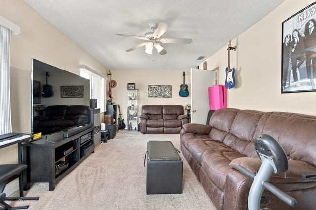 8121 NW 93RD Avenue, Tamarac, FL 33321