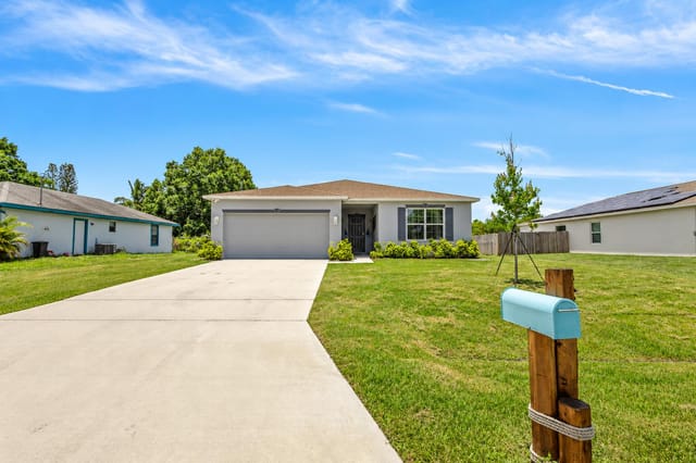 2202 SE Trillo Street, Port St. Lucie, FL 34952