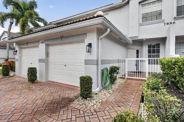 7886 Laina Lane Apt 1, Boynton Beach, FL 33437
