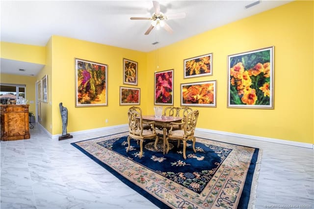 Owner uses space for dining/entertaining