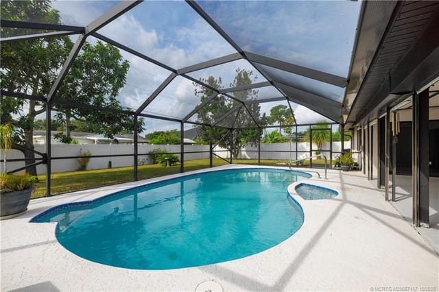 160 SE Duxbury Avenue, Port St. Lucie, FL 34983